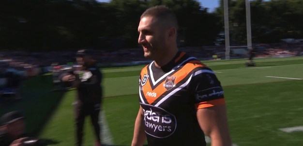 The Leichhardt crowd rises for Farah