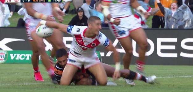 Thompson spills the ball and Lomax makes him pay