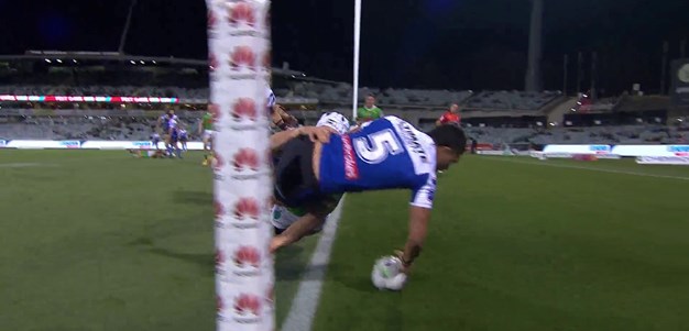 Lewis floats a pass over to Watene-Zelezniak