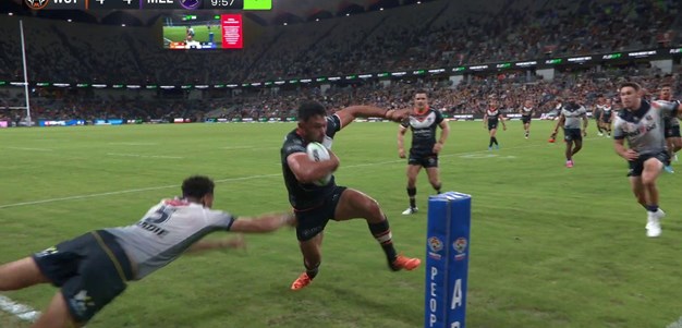 David Nofoaluma stops on a dime