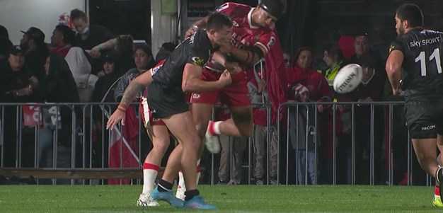 Tupouniua puts the hurt on Roosters teammate Manu