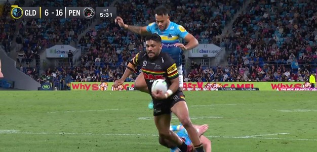 Tyrone Peachey runs off Jarome Luai