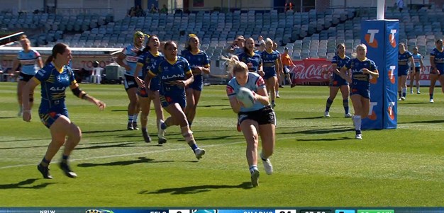 Chloe Saunders try