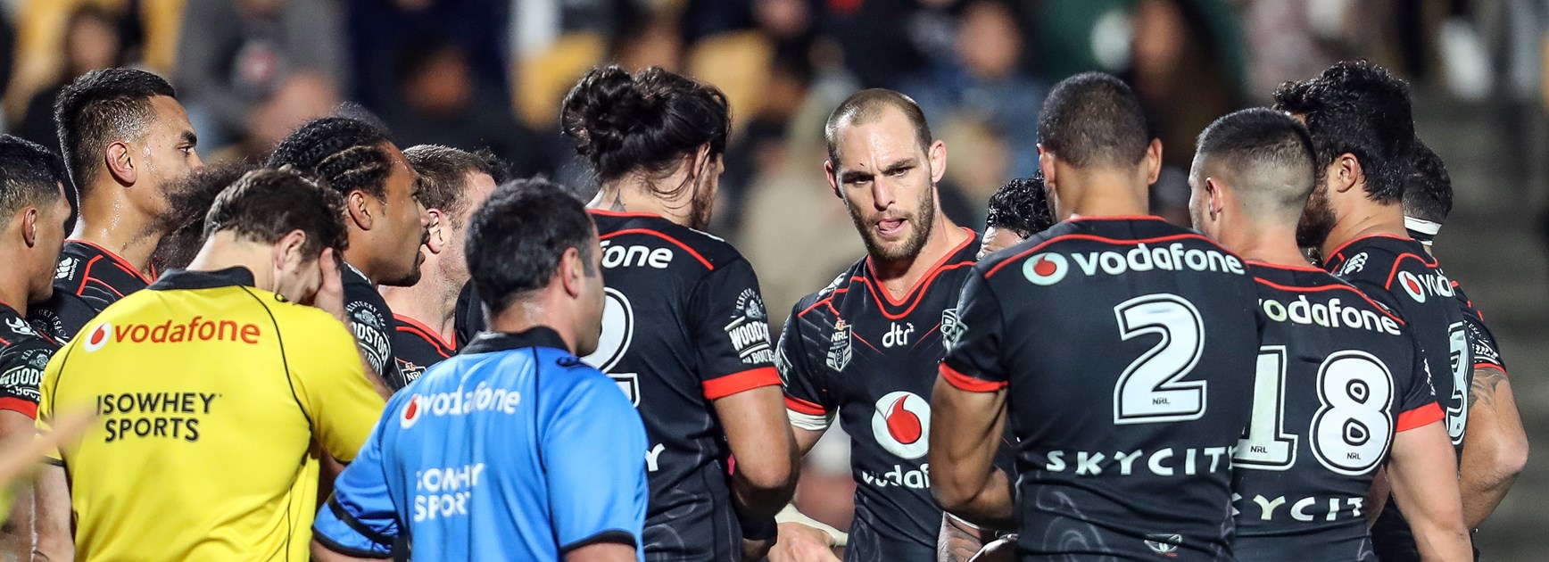 Dejected Warriors players after conceding a try.