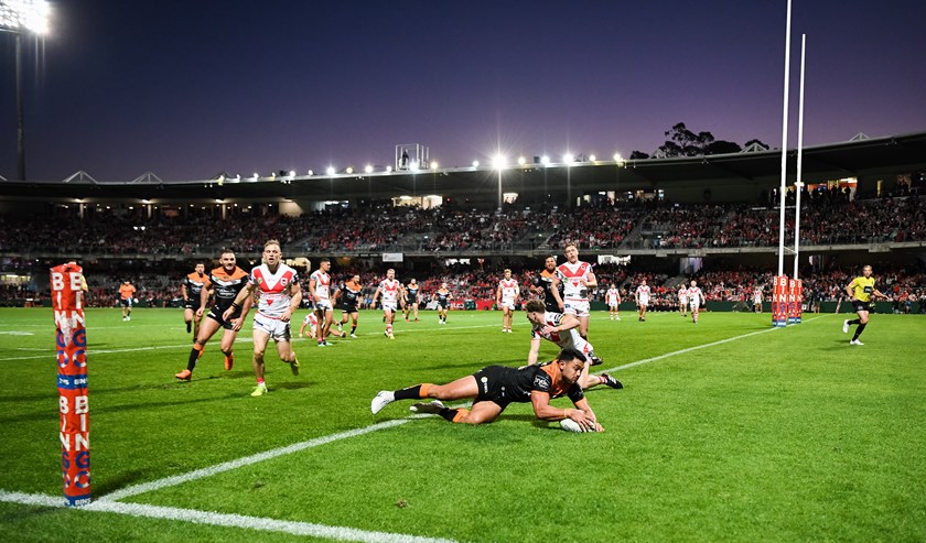 David Nofoaluma scores against the Dragons.