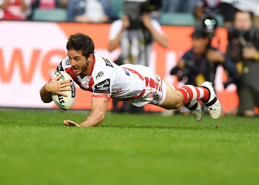 Ben Hunt scores for the Dragons.