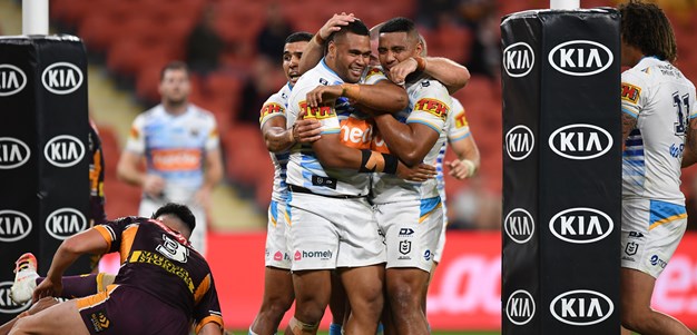 Taylor shines as Titans stun big brother Broncos