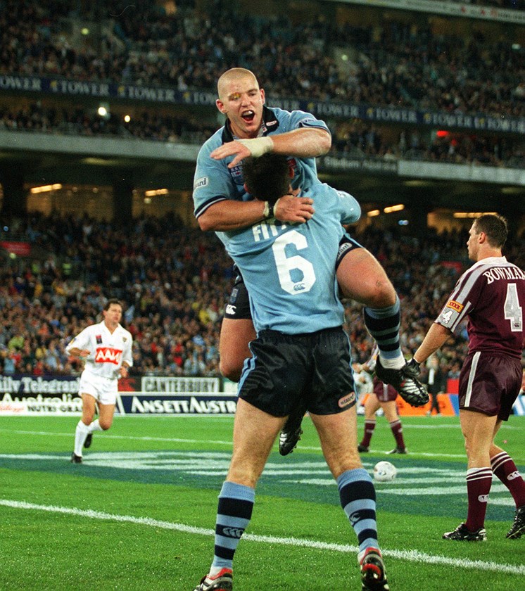 Mark O'Meley and Brad Fittler celebrate in 2001.